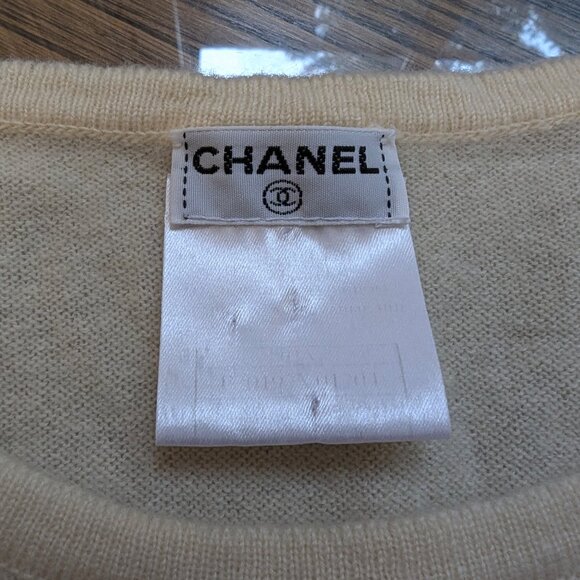 Chanel Vintage Cashmere Tank Top Sweater Pale Yellow Cream CC Logo Size S RARE - Picture 4 of 14